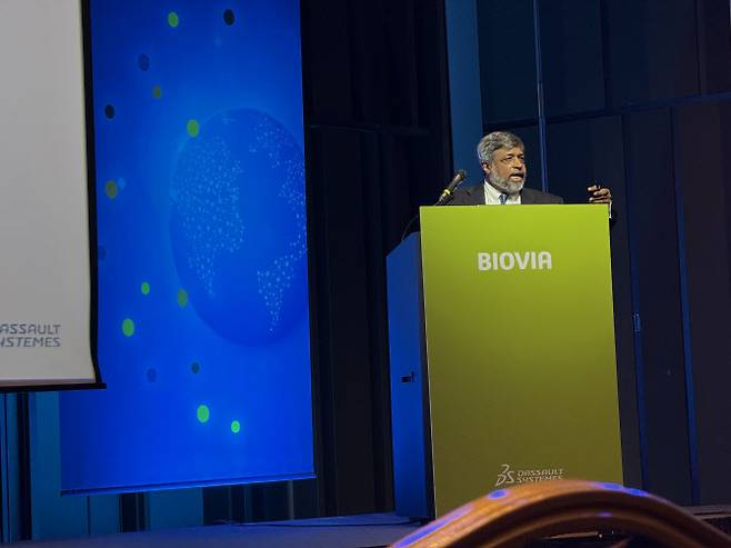 아비짓 챠토파디아이 다쏘시스템 바이오비아 아시아태평양 기술총괄(이사)이 지난달 29일 서울 강남구 코엑스에서 연례 기술 행사인 ‘3D익스피리언스 코리아 콘퍼런스’에서 발표하고 있다.(사진=다쏘시스템)