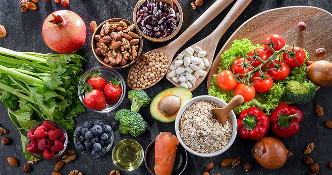 브로콜리, 콩류, 통곡물, 견과류 등은 인슐린 저항성을 개선하는데 도움이 되는 식품이다. [사진=게티이미지뱅크]