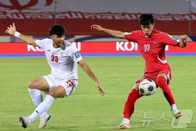 북한은 11일(한국시간) 열린 2026 북중미 월드컵 아시아 3차 예선 최종전에서 이란에 0-3으로 크게 졌다. ⓒ AFP=뉴스1