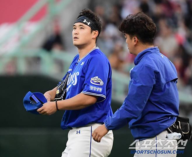 4일 인천 SSG랜더스필드에서 열린 KBO리그 SSG와 삼성의 경기. 4회 무사 1루. 고명준의 투수 앞 강습 타구를 처리하지 못한 삼성 최원태. 인천=송정헌 기자songs@sportschosun.com/2025.06.04/