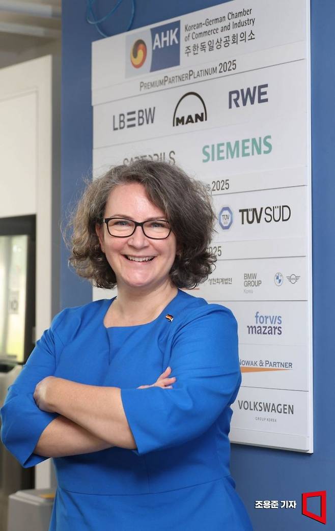 마리 안토니아 폰 쉔부르크 주한독일상공회의소 대표가 서울 종로구 사무실에서 아시아경제와 인터뷰 하고 있다. 조용준 기자