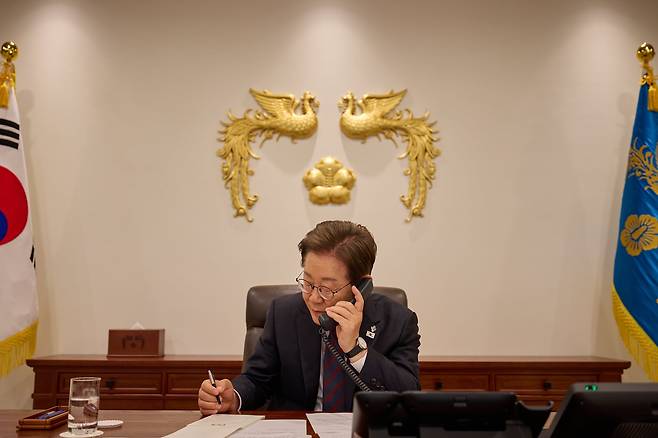 이재명 대통령은 11일 페트르 피알라 체코 총리와 통화했다. 사진은 지난 10일  시진핑 중국 국가주석과 통화하는 모습./뉴스1