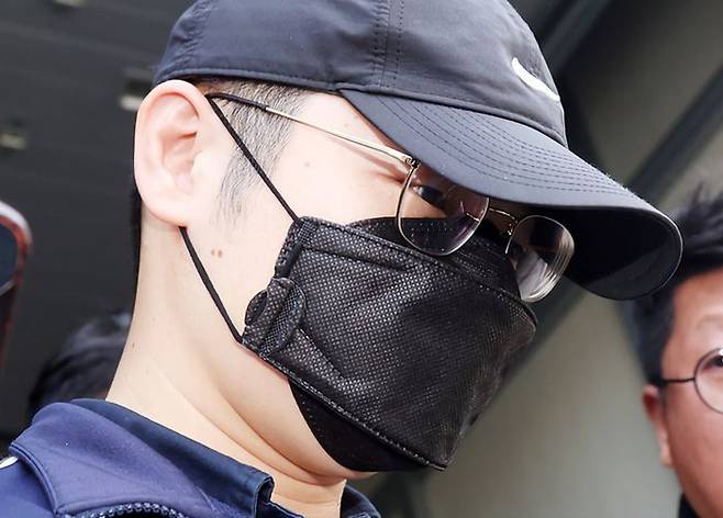 지난해 11월 4일 경찰 조사를 위해 춘천경찰서를 나서는 양광준.ⓒ연합뉴스