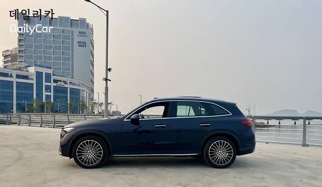 메르세데스-벤츠 GLC 300 4MATIC