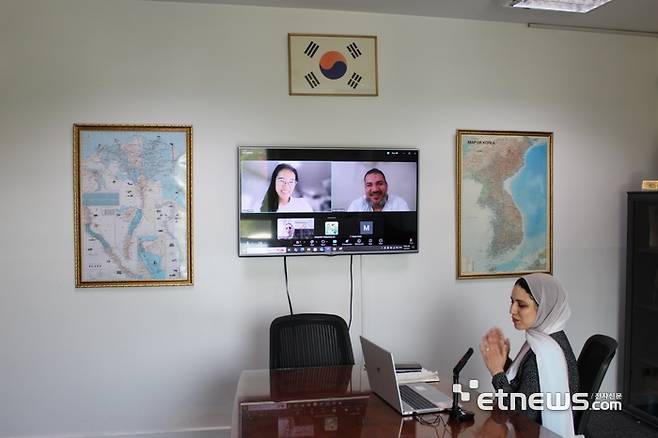 KOTRA는 6월부터 유망시장 전략제시-정보제공-바이어 연결로 이어지는 전방위 수출지원에 나선다. 국내기업과 해외바이어간 화상상담회가 진행되고 있다. KOTRA 제공