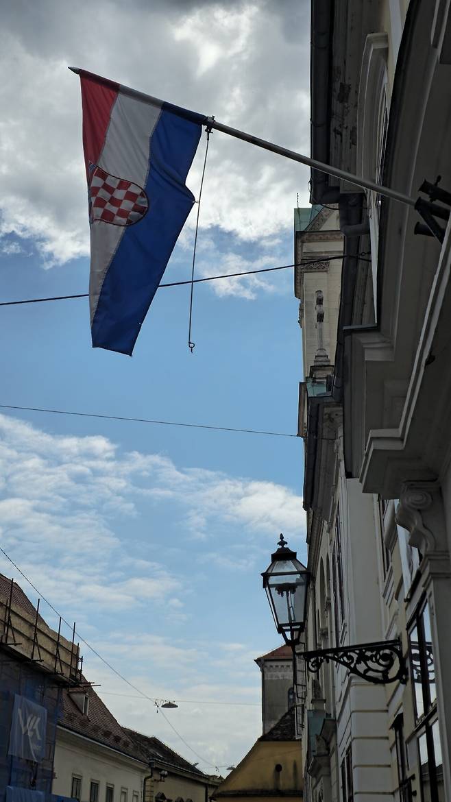 20250428_132209.jpg 꽃보다누나, 왕좌의 게임 그리고 모드리치의 나라