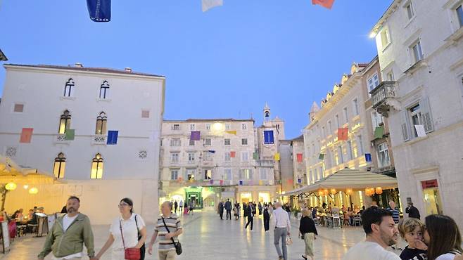 20250430_201544.jpg 꽃보다누나, 왕좌의 게임 그리고 모드리치의 나라