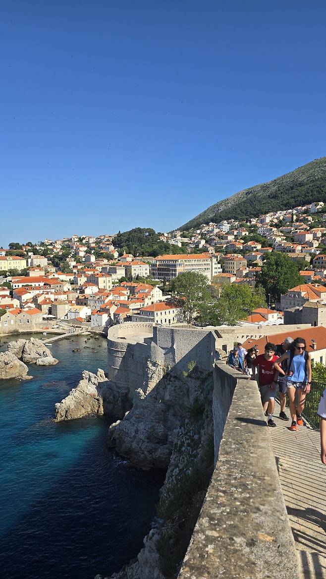 20250502_091700.jpg 꽃보다누나, 왕좌의 게임 그리고 모드리치의 나라