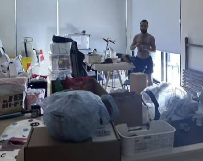 호주 시드니의 한 커플의 가정집에 모르는 남자가 들어와 자기 집인 양 생활하고 있었던 충격적인 사건이 벌어졌다. (사진=데일리메일) 2025.6.2 /사진=뉴시스