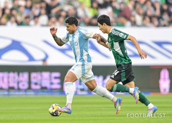 에릭(왼쪽, 울산 HD), 전진우(오른쪽, 전북 현대). 서형권 기자