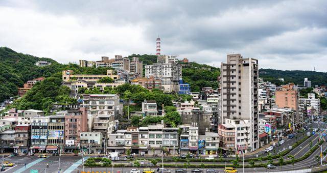 대만 지룽항에서 보이는 지룽시 일대.