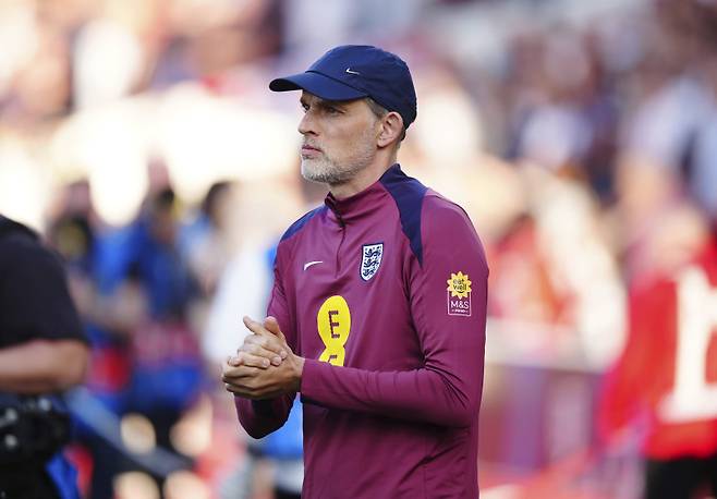 <yonhap photo-2004=""> England manager Thomas Tuchel watches from the sideline before an international friendly match against Senegal at The City Ground in Nottingham, England, Tuesday, June 10, 2025. (Mike Egerton/PA via AP) UNITED KINGDOM OUT; NO SALES; NO ARCHIVE; PHOTOGRAPH MAY NOT BE STORED OR USED FOR MORE THAN 14 DAYS AFTER THE DAY OF TRANSMISSION; MANDATORY CREDIT/2025-06-11 06:32:37/ <저작권자 ⓒ 1980-2025 ㈜연합뉴스. 무단 전재 재배포 금지, AI 학습 및 활용 금지></yonhap>