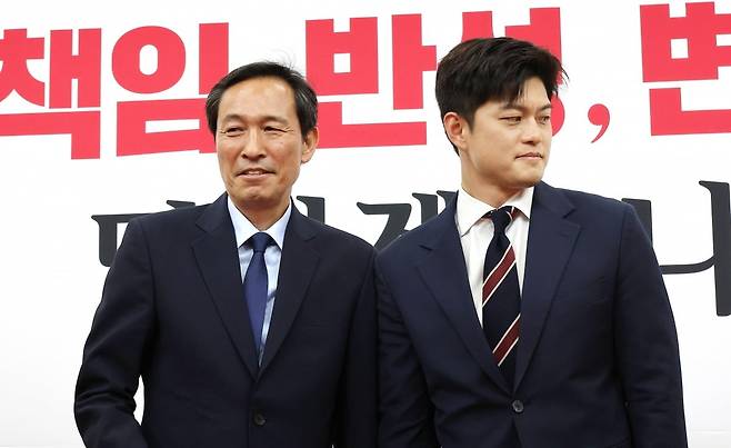 국민의힘 김용태 비상대책위원장(오른쪽)과 대통령실 우상호 정무수석이 10일 국회에서 만나 인사한 뒤 돌아서고 있다. 사진=연합뉴스