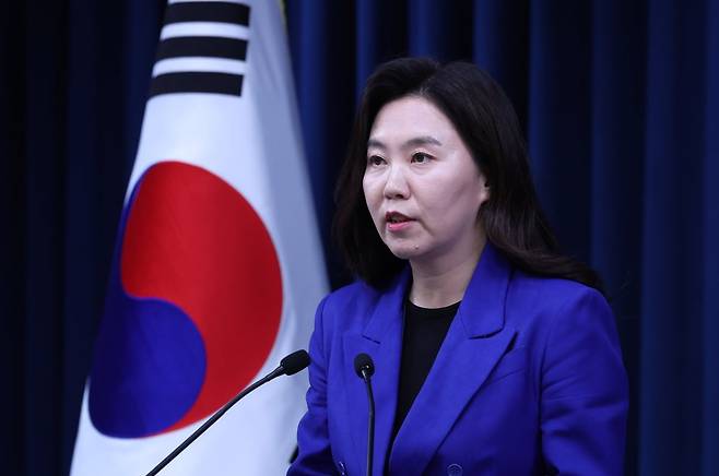 강유정 대통령실 대변인이 11일 서울 용산구 대통령실 청사에서 현안 관련 브리핑을 하고 있다. 사진=뉴스1