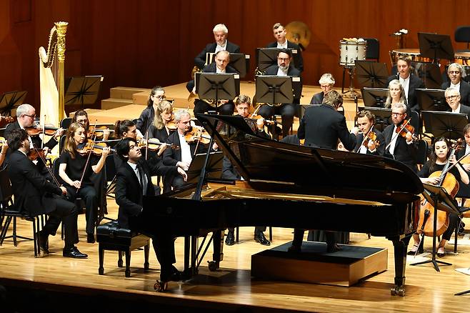 Pianist Yunchan Lim holds a concert at the Seoul Arts Center alongside the Orchestre de Paris and conductor Klaus Makela on June 10 for the 60th anniversary of the JoongAng Ilbo. [JOONGANG ILBO]