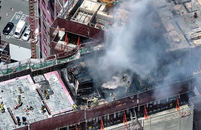 11일 낮 12시18분쯤 대구의 한 아파트 신축 공사장에서 불이 나 1시간 23분 만에 진화됐다. 사진=연합뉴스&nbsp;