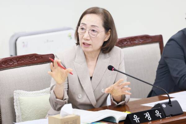 부평구의회 유정옥 부의장(국민의힘·다선거구)이 최근 열린 제269회 구의회(정례회) 제4차 행정복지위원회에서 부평구의 갈산도서관 이전에 대한 질의를 하고 있다. 부평구의회 제공