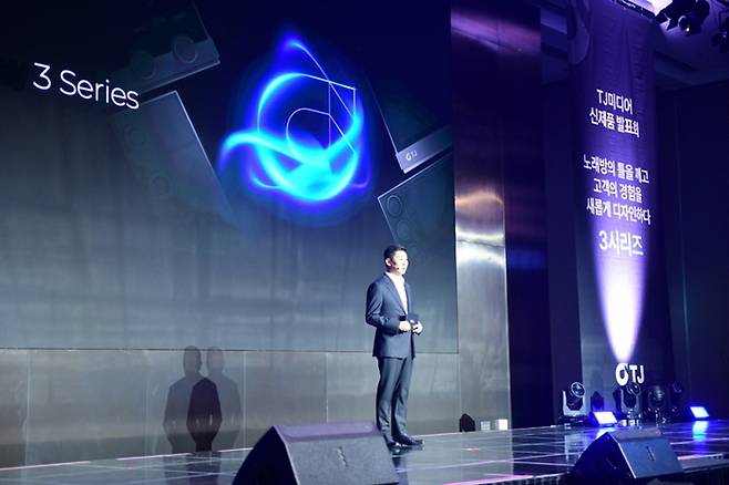 TJ미디어 신제품을 발표 중인 윤나라 대표이사  [사진제공=TJ미디어]