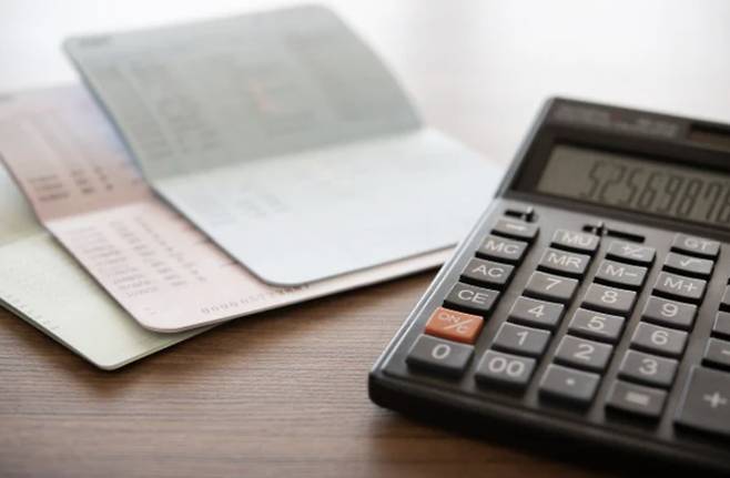 11일 서울 용산경찰서에 따르면 대포통장을 개설해 범죄조직에 유통하고 수백억원을 가로챈 MZ 조직원들이 붙잡혔다. 사진은 기사와 무관함./사진=게티이미지벵크.