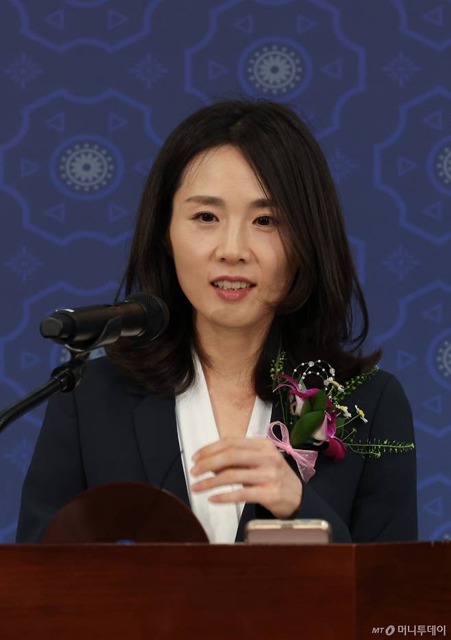 (서울=뉴스1) 임세영 기자 = 김진아 신임 외교부 2차관이 11일 서울 종로구 외교부 청사에서 열린 취임식에서 발언하고 있다. (공동취재) 2025.6.11/뉴스1  Copyright (C) 뉴스1. All rights reserved. 무단 전재 및 재배포,  AI학습 이용 금지. /사진=(서울=뉴스1) 임세영 기자