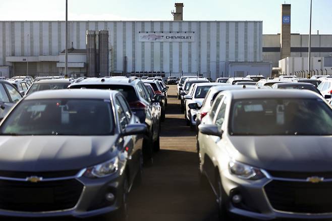 미국 최대 자동차 기업 제너럴모터스(GM)가 미국 내 공장 3곳에 40억달러(5조4000여억원)를 투자한다. 사진은 지난달 30일 브라질 히우그란지두술주 그라바타이에 있는 GM 공장에서 생산된 차량 모습. /사진=로이터