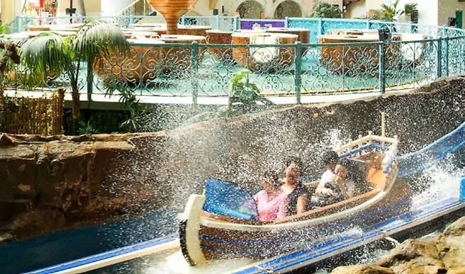 롯데월드 놀이기구 후룸라이드. [롯데월드 홈페이지]