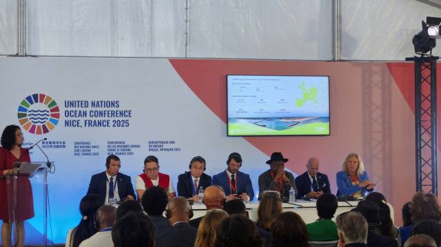 ▲장상길 포항시 부시장(왼쪽 세 번째)이 지난 7일 프랑스 니스시 개최 연안회복 연합체 출범식에 참석했다.ⓒ포항시 제공