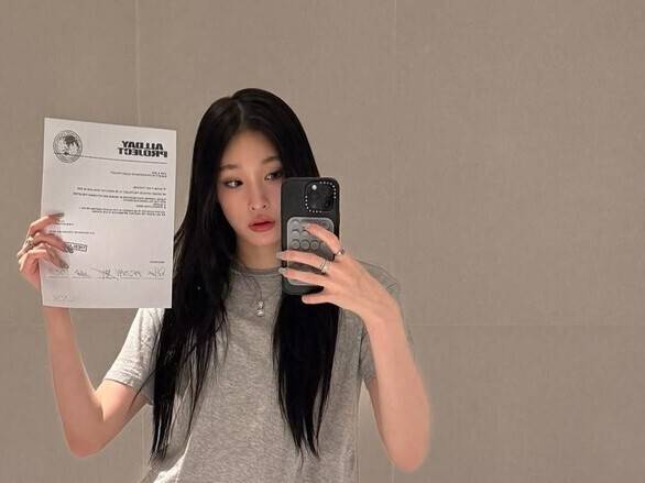 그룹 'ALLDAY PROJECT(올데이 프로젝트)'의 애니로 데뷔하는 문서윤. 더블랙레이블