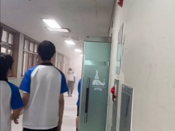 파주 한 중학교 소화기 난사. 연합뉴스