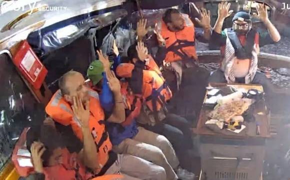 그레타 툰베리 등 12명의 국제 활동가들이 탄 자유선단연합의 매들린호가 9일 새벽 3시께 이스라엘군에 나포됐다. 자유선단연합 제공