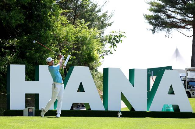 2024년 대회 1라운드 1번 홀에서 아이언 티샷을 날리는 박은신. 사진 제공=KPGA