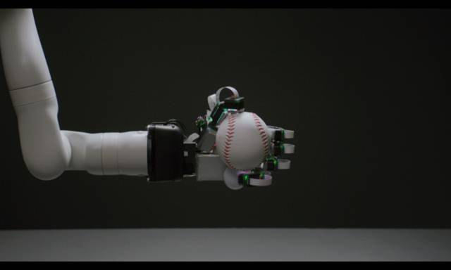 중국 연구팀이 개발한 손 전체의 고해상도 촉각 인식과 완벽한 동작 기능을 결합한 세계 최초의 로봇 손 시스템 ‘F-TAC 핸드’. 글로벌타임스 캡쳐