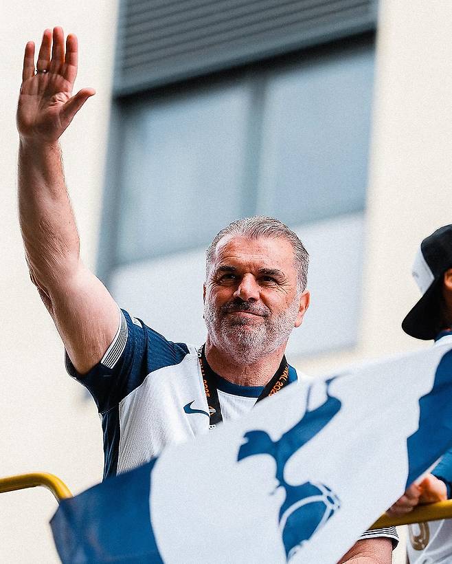 토트넘을 UEL 우승으로 이끌었음에도 경질된 엔제 포스테코글루 감독이 브렌트포드로 향할 가능성이 제기돼 눈길을 끌고 있다. 사진출처｜토트넘 홋스퍼 페이스북