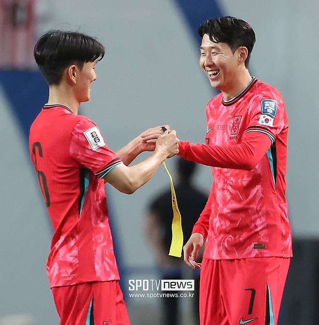 손흥민은 서울월드컵경기장에서 열린 쿠웨이트와 ‘2026 국제축구연맹(FIFA) 북중미 월드컵 아시아 3차 예선’ 최종전에서 후반 28분 교체 출전해 팀의 4-0 완승을 함께했다.&nbsp;부담은 없었던 경기였다. 한국은 이라크 원정길에서 승점 3점을 확보해 최소 조 2위를 확정하면서 북중미 월드컵 본선 직행에 성공했다. 쿠웨이트전까지 4-0으로 이기면서 무패 행진으로 북중미행에 탑승하게 됐다. 다만 손흥민은 "