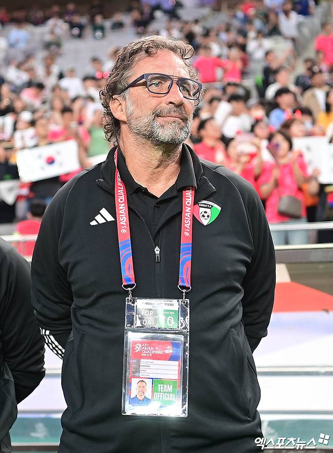 쿠웨이트 대표팀을 이끌고 있는 아르헨티나 출신 후안 피치 감독이 10일 서울월드컵경기장에서 끝난 2026 북중미 월드컵 아시아 3차예선 B조 최종전 한국과의 원정 경기를 마친 뒤 한국 대표팀에 대한 칭찬을 아끼지 않았다. 그는 '한국이 세계 7대 강호라고 했던 자신의 소신에 변함이 없다'면서 '이날도 한국은 매우 강했다'고 칭찬했다. 상암, 김한준 박지영 기자