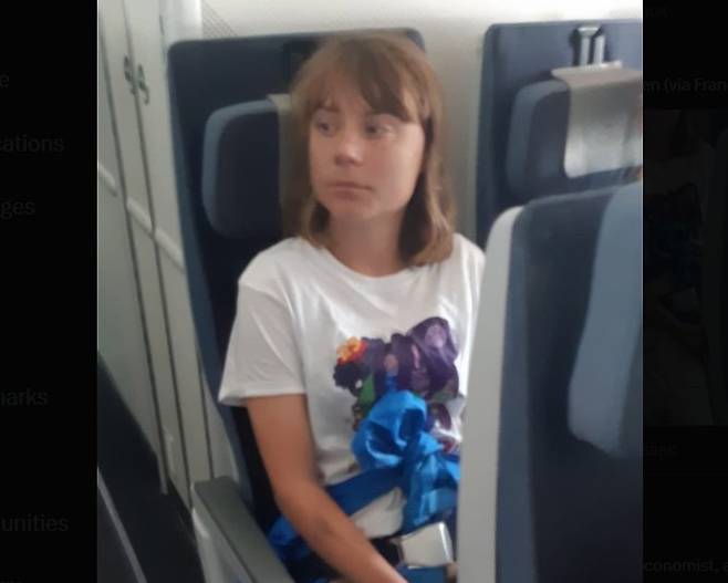 추방 비행기편에 탄 그레타 툰베리 [이스라엘 외무부 제공. 재판매 및 DB 금지]