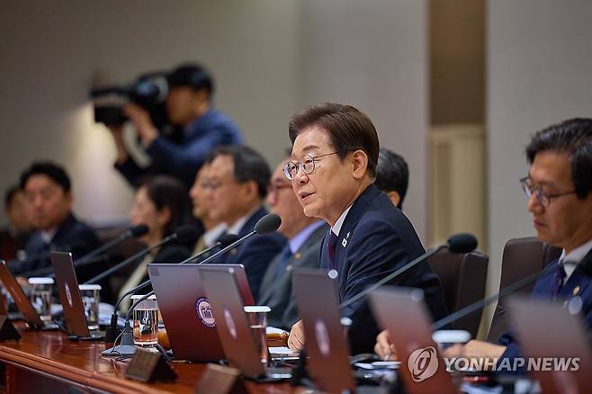 이재명 대통령, 국무회의 주재 (서울=연합뉴스) 한상균 기자 = 이재명 대통령이 10일 서울 용산 대통령실에서 국무회의를 주재하고 있다. 2025.6.10 [대통령실 제공. 재판매 및 DB 금지] photo@yna.co.kr