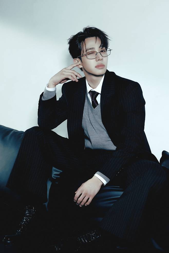 사진=어라운드어스