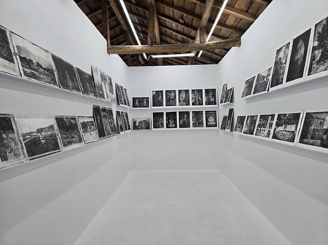 김주영 사진작가의 개인전 '한국의 바위 문화 - 충청남도'가 29일까지 대전 스페이스 테미(Space TEMI)에서 개최된다./사진=스페이스 테미