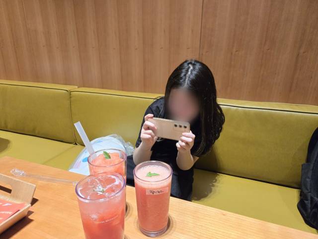 지난 5월 14일 오후 3시쯤 학교를 마친 은혜(11·가명)가 대구 집 근처의 한 카페에 들어섰다. 열한 살이 되도록 은혜는 한 번도 카페에서 음료를 사 마셔본 적이 없다. 매장 안에서 일회용컵을 사용할 수 없다는 사실도 이날 처음 알았다. 임재환 기자