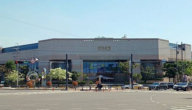 12일 한은 포항본부에 따르면 4월중 경북동해안지역 실물경제는 전반적으로 부진한 모습이다. /한국은행 포항본부 전경