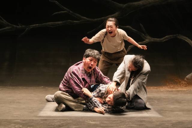 극단 코너스톤 ‘요새는 아무도 하려 하지 않는 그, 윷놀이’.