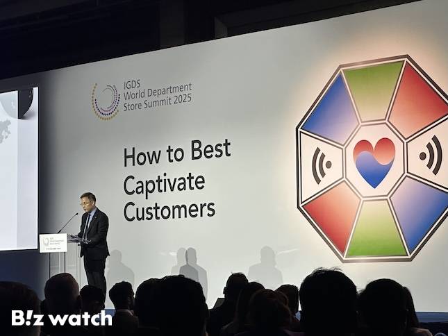 김승환 아모레퍼시픽 대표가 12일 오전 서울 중구 롯데호텔 서울에서 열린 세계 최대 백화점 미래 전략 포럼 ‘WDSS 2025’의 연사로 나서 ‘K뷰티의 두 번째 물결’에 대해 강연했다. / 사진=정혜인 기자 hij@