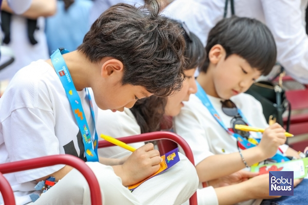 레고 페스티벌 행사에서 어린이들이 놀이 약속을 하며 캠페인에 동참하고 있다.&nbsp;ⓒ레고랜드 코리아 리조트