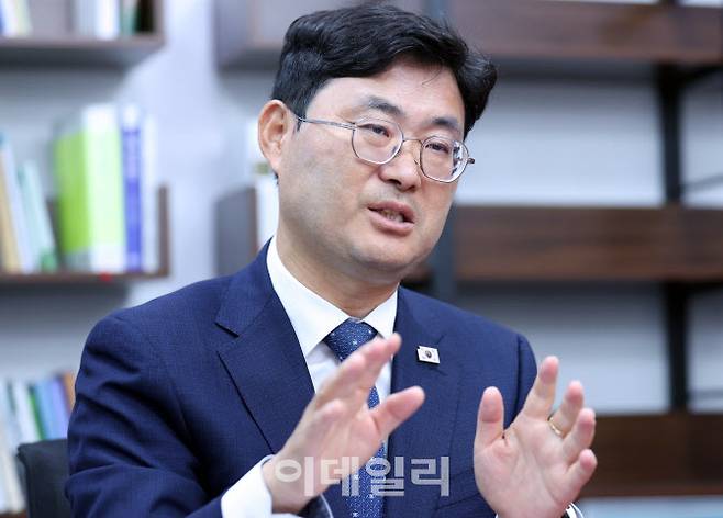 이정문 더불어민주당 정책위 수석부의장이 10일 국회 의원회관에서 이데일리와 인터뷰를 하고 있다. (사진=노진환 기자)