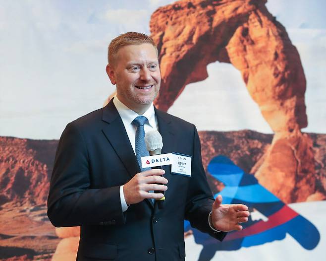 제프 무마우 델타항공 아시아태평양 부사장이 12일 ‘인천-솔트레이크시티’ 직항 노선 신규 취항을 기념해 진행한 기자간담회에서 발언하고 있다. (사진=델타항공)