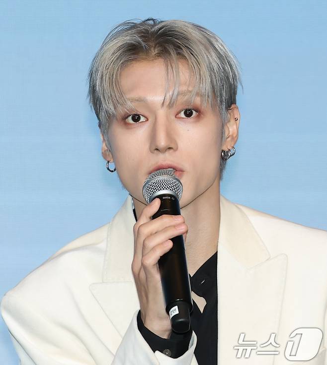 그룹 에이티즈(ATEEZ)의 우영이 12일 서울 마포구 호텔나루 서울 엠갤러리에서 가진 미니 12집 '골든 아워 : 파트 3'(GOLDEN HOUR : Part.3) 발매 기자간담회에서 인사말을 하고 있다. 2025.6.12/뉴스1 ⓒ News1 권현진 기자