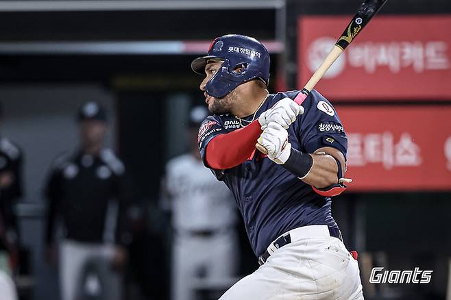 레이예스가 타격에 임하고 있다. 사진 | 롯데 자이언츠