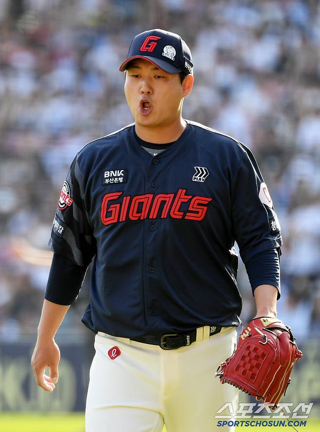 6일 잠실구장에서 열린 두산 베어스와 롯데 자이언츠의 경기. 롯데 나균안이 숨을 고르고 있다. 잠실=박재만 기자 pjm@sportschosun.com/2025.06.06/