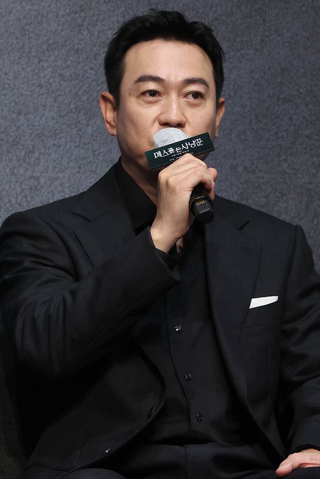 배우 박용우가 12일 서울 구로구 라마다서울신도림호텔에서 열린 STUDIO X+U 미드폼 드라마 '메스를 든 사냥꾼' 제작발표회에서 인사말을 하고 있다. <사진=연합뉴스. 무단 전재 재배포 금지, AI 학습 및 활용 금지>